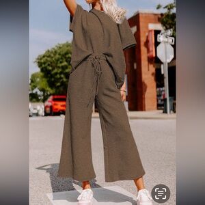 Gorgeous 2 piece set. The perfect transition outfit to wear in spring!